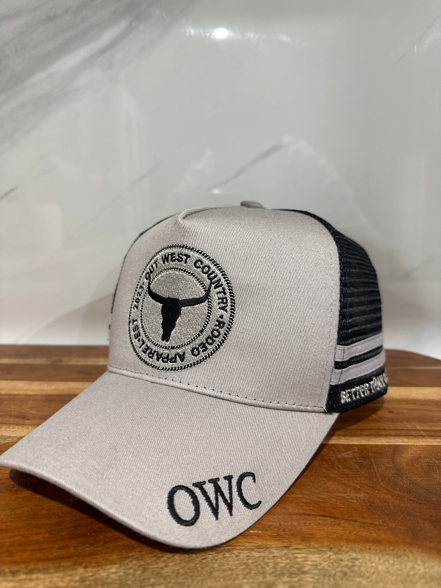 TRUCKER CAP( Dark bull)